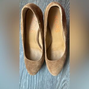 Michael Kors heels.GUC SIZE 8. Tan suede leather wedges